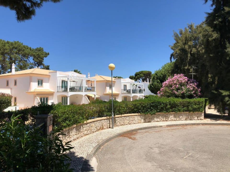 Neighbourhood, Garden view, Quiet street view
