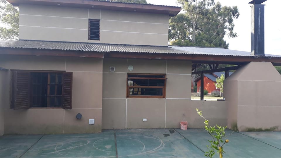 Casa amplia barrio privado Miramar House in Miramar