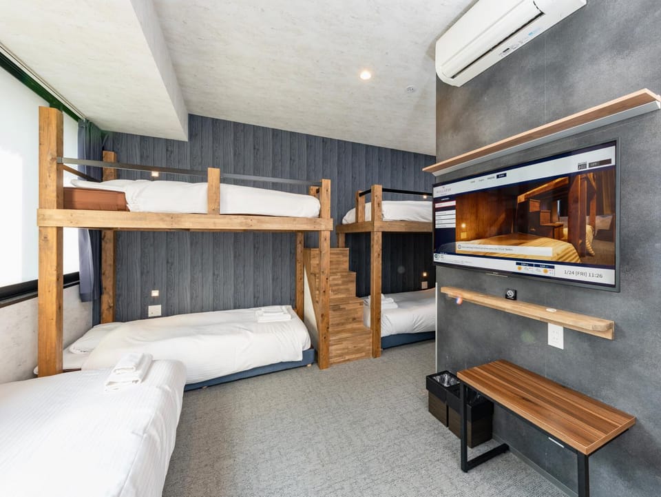 Bed, TV and multimedia, Photo of the whole room, Bedroom, bunk bed, air conditioner