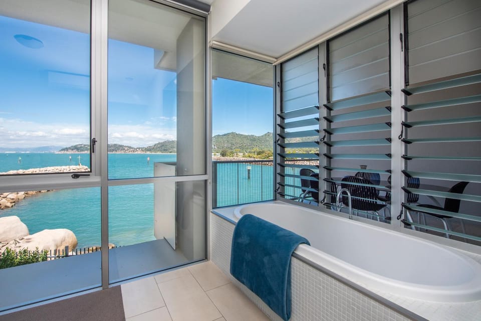 Natural landscape, View (from property/room), Balcony/Terrace, Mountain view, Sea view, Bath