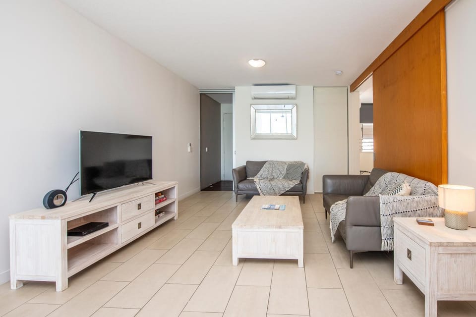 Communal lounge/ TV room, TV and multimedia, Living room, Evening entertainment