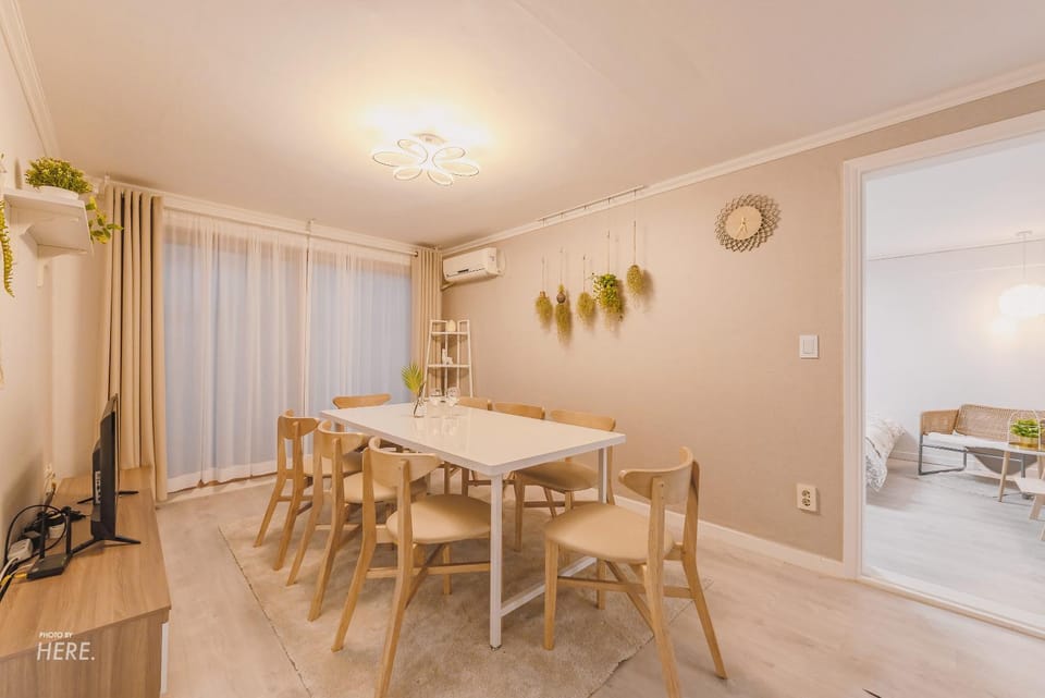 TV and multimedia, Living room, Dining area