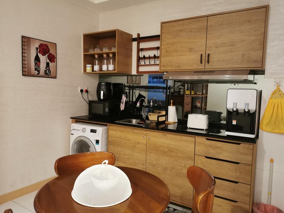 Dining area, Communal kitchen