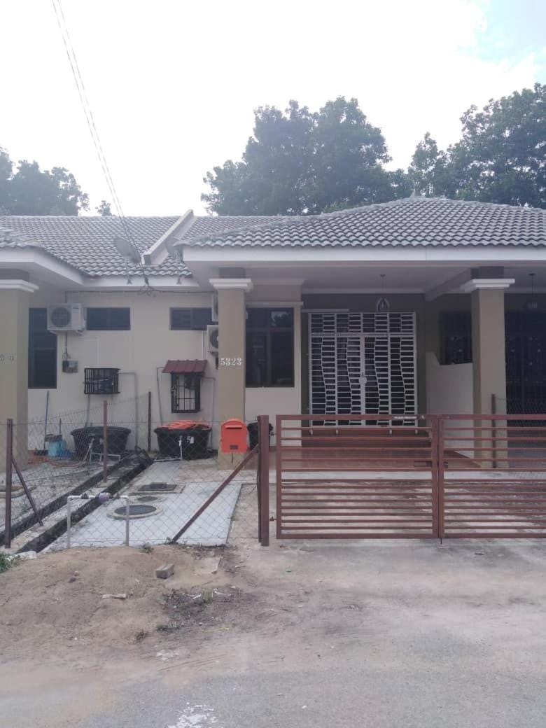 Property building, Day