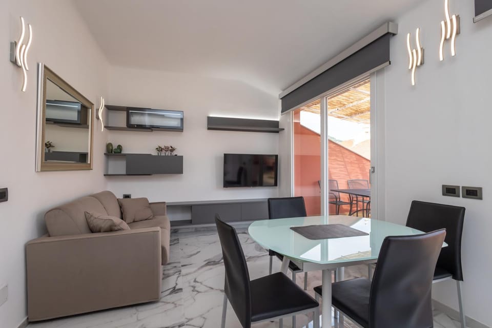 Living room, Dining area, air conditioner