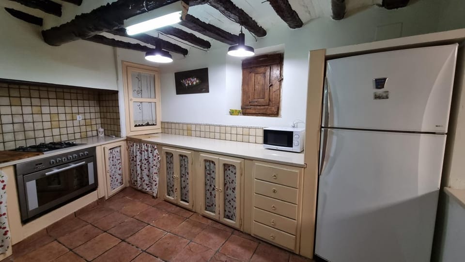 Kitchen or kitchenette, dishwasher, oven, pet friendly, stove