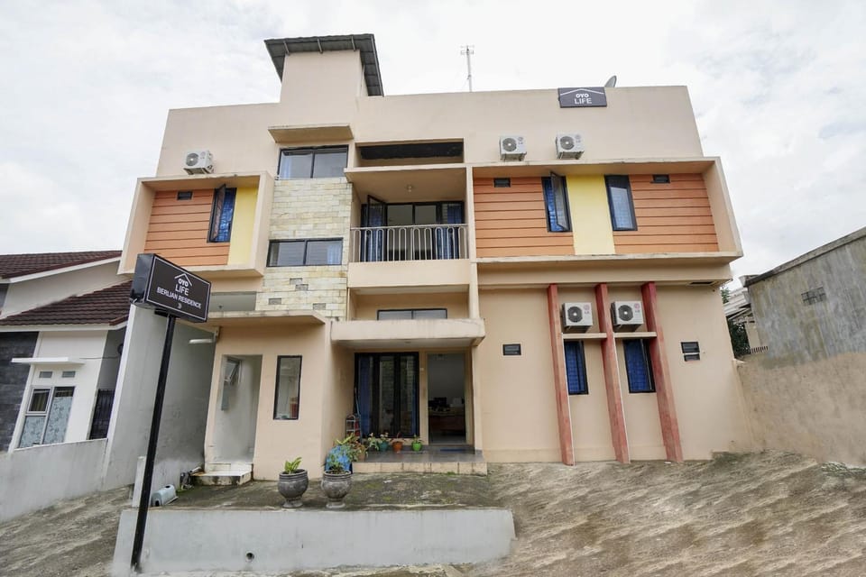 Facade/entrance