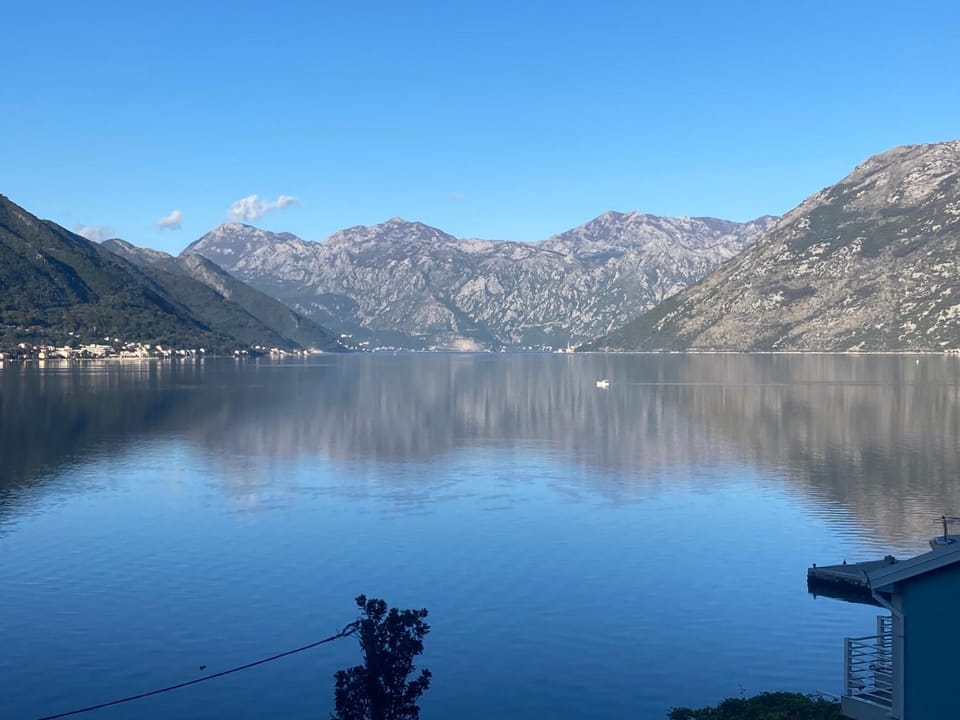 Lux Apartment, Astonishing View, 20m From Beach Apartment in Dobrota