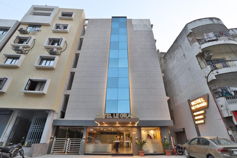 Property building, Facade/entrance
