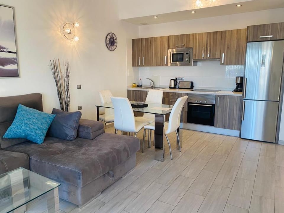 Kitchen or kitchenette, Living room, Dining area