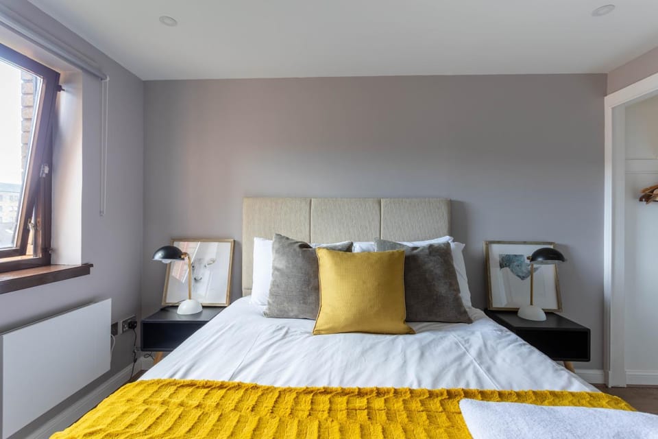 Stunning 1 Bed Merchant City Apartment with Parking Apartment in Glasgow
