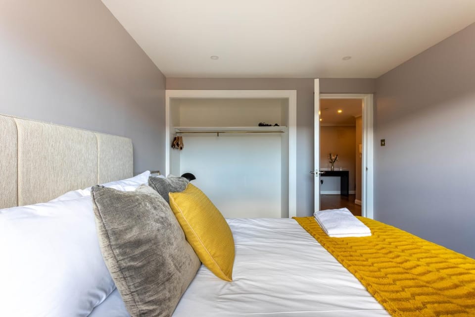 Stunning 1 Bed Merchant City Apartment with Parking Apartment in Glasgow
