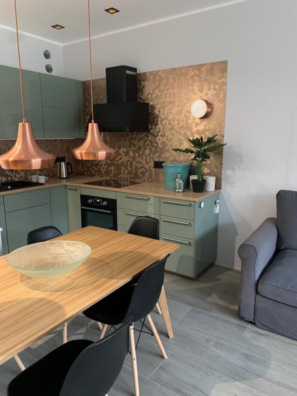 Kitchen or kitchenette, Dining area