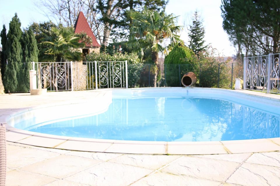 Swimming pool, Swimming pool