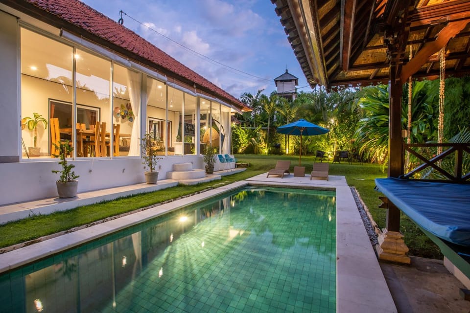 Property building, Day, Garden, Garden view, Pool view, Swimming pool, sunbed