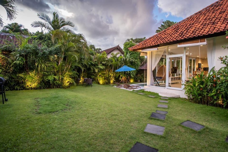 Property building, Day, Garden, Garden view