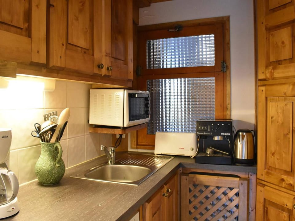 Appartement 4 pièces, terrasse ensoleillée, accès pistes et commerces à 150m, navette gratuite Apartment in Les Allues