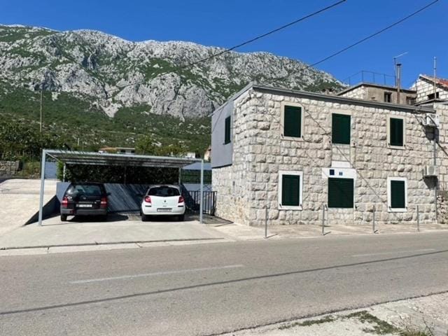 Property building, Facade/entrance, Off site