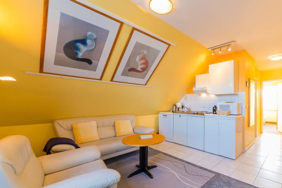 Kitchen or kitchenette, Seating area