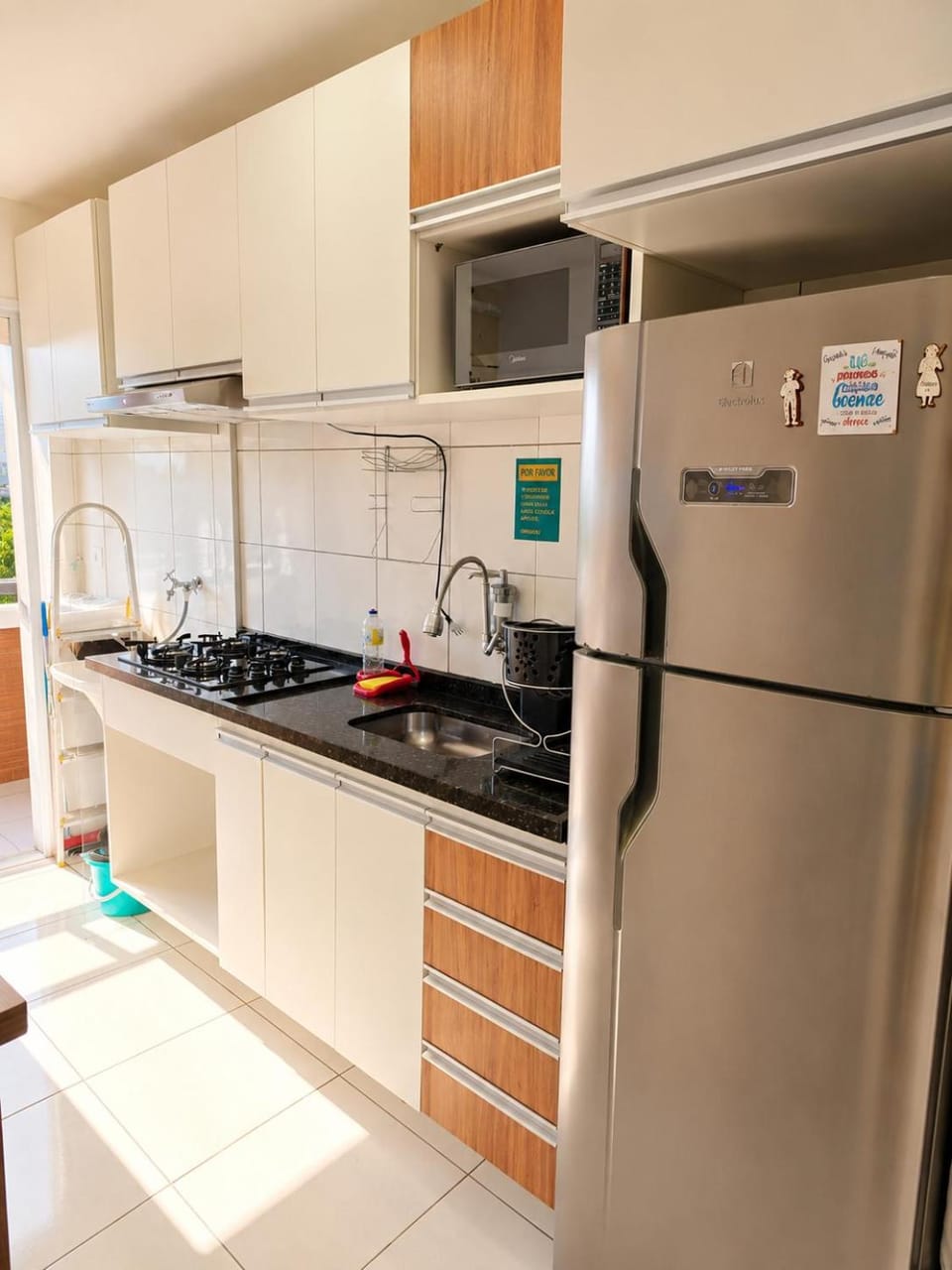 Kitchen or kitchenette, dishwasher, stove