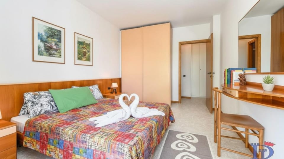 Bed, Photo of the whole room, Bedroom, towels, wardrobe