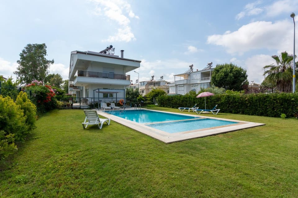 Swimming pool, Swimming pool