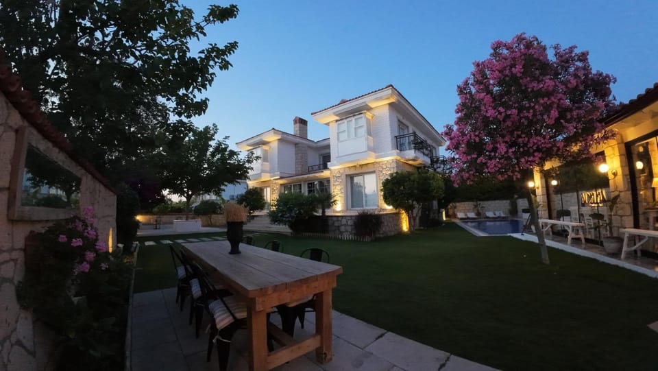 Property building, Garden view