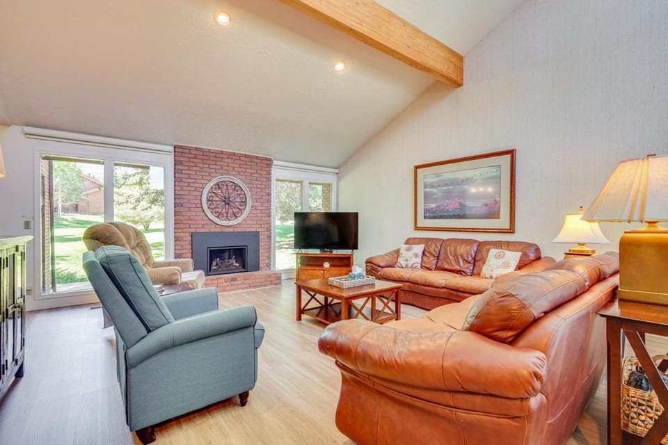 Superb Park City Escape w/ Deck, Walk to Ski Lift! House in Snyderville