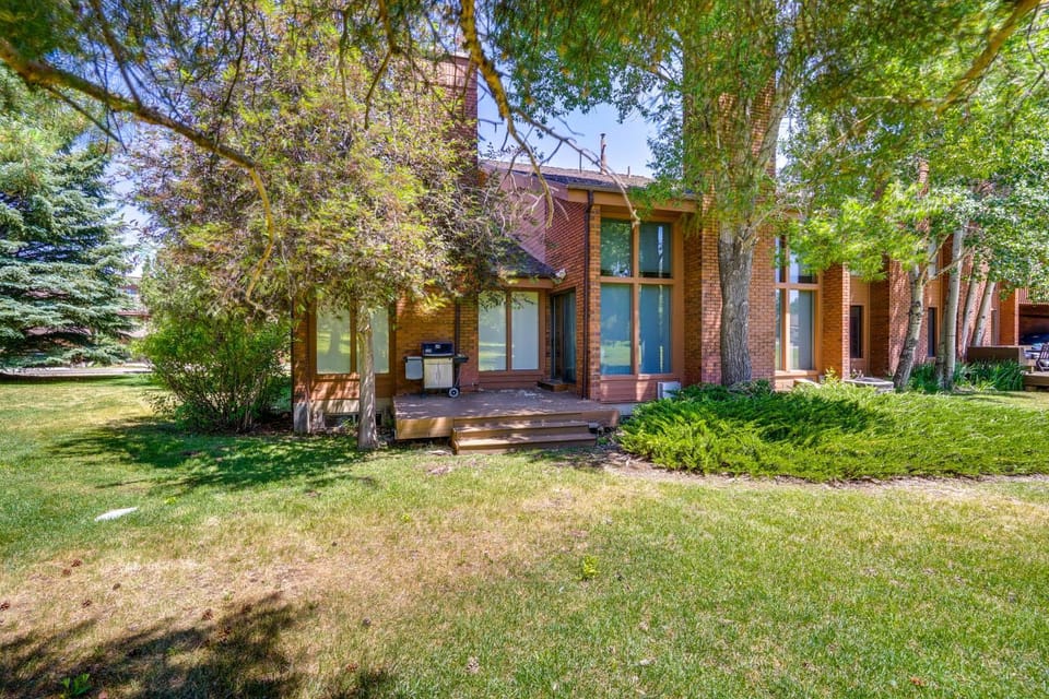 Superb Park City Escape w/ Deck, Walk to Ski Lift! House in Snyderville