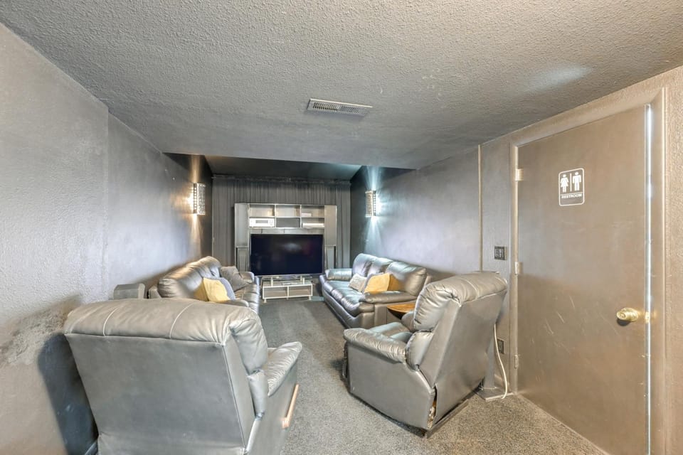 Expansive Flagstaff Family Retreat w/ Media Room! House in Flagstaff