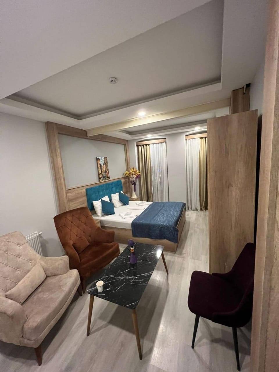 Bed, Living room, Photo of the whole room, Seating area, Bedroom