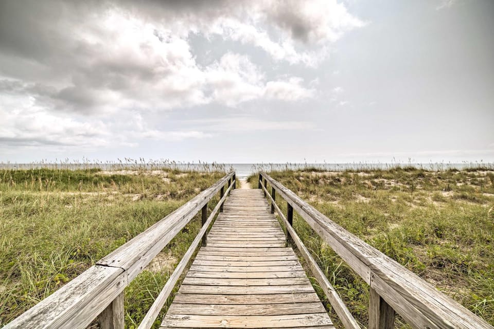 Oceanfront Carolina Beach Condo w/ Pool & Views! House in Carolina Beach