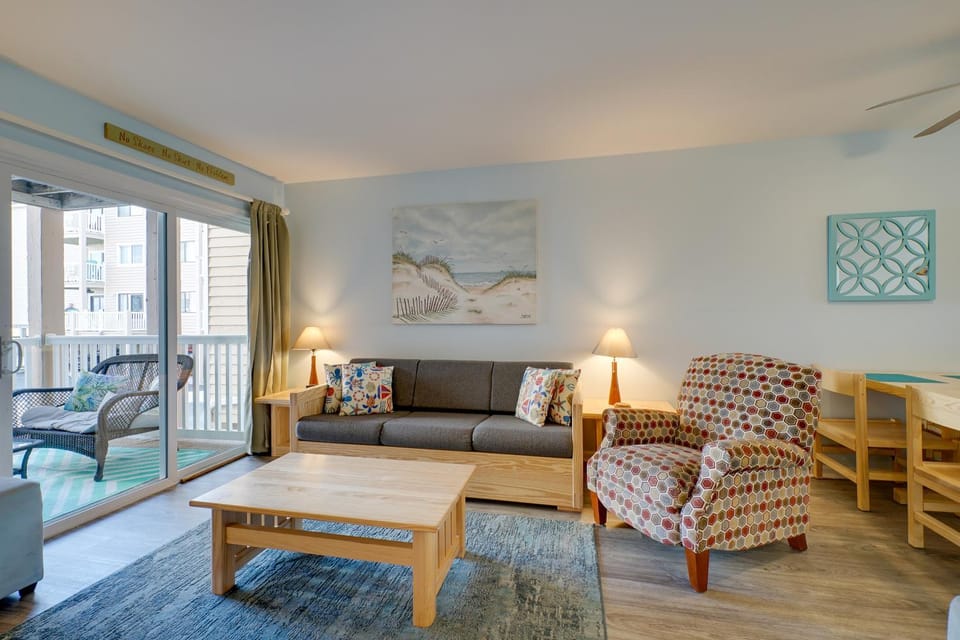 Oceanfront Carolina Beach Condo w/ Pool & Views! House in Carolina Beach