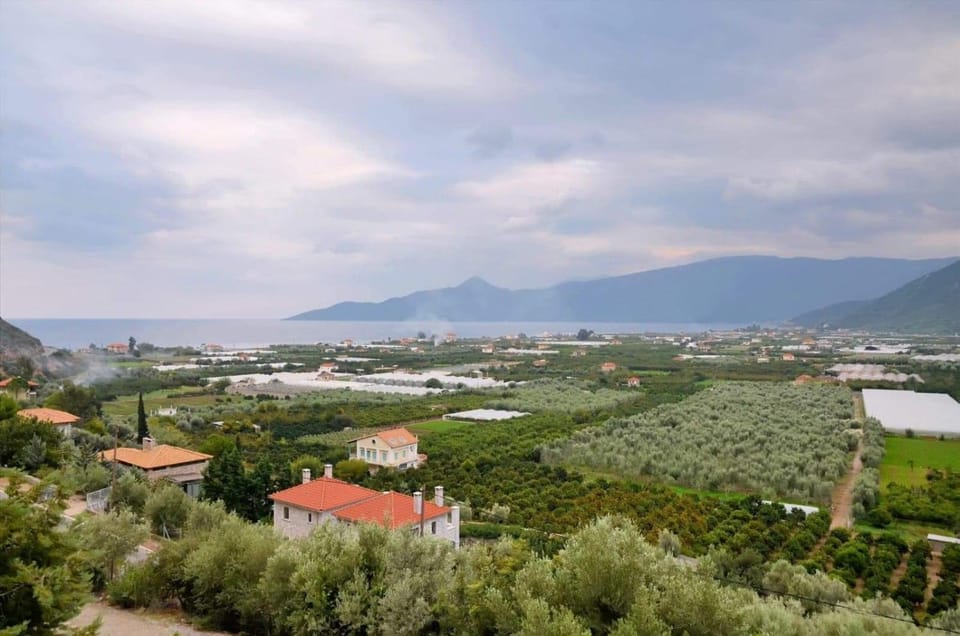 Red Rock and View Leonidio maisonette studio Apartment in Peloponnese Region