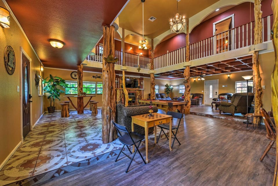Spacious Conroe Home w/ Foosball & Pool Table! House in Texas