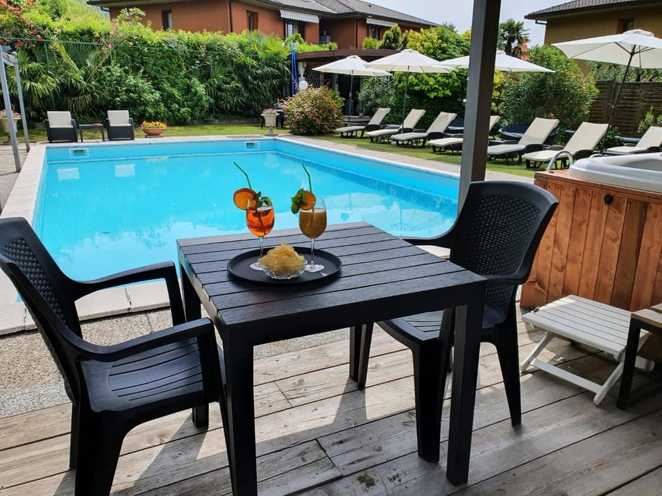 Swimming pool, Swimming pool, Drinks, Alcoholic drinks, Non alcoholic drinks
