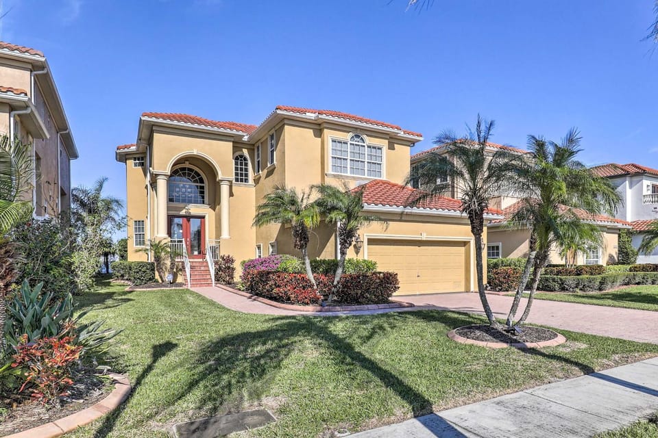 Waterfront Gem w/ Pool & Dock in Apollo Beach House in Apollo Beach