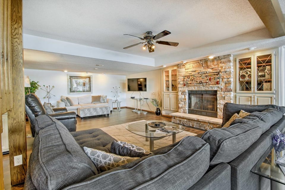 Sunrise Beach Waterfront Estate Great for Families House in Lake of the Ozarks
