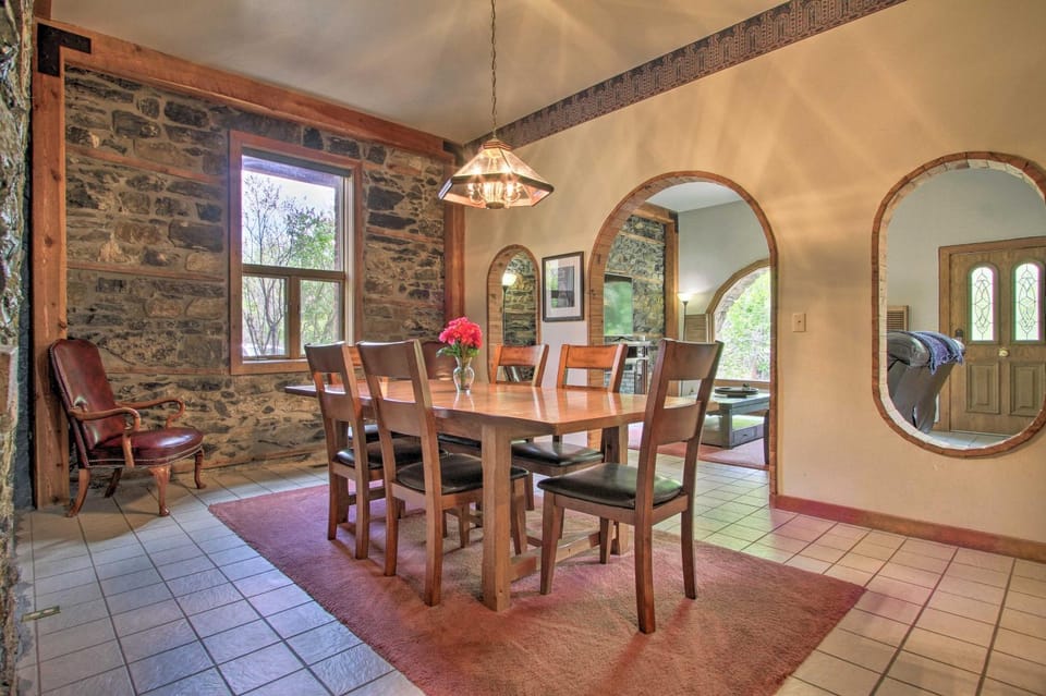 Historic Helena Retreat - Near Dtwn & Mt Helena! House in Helena