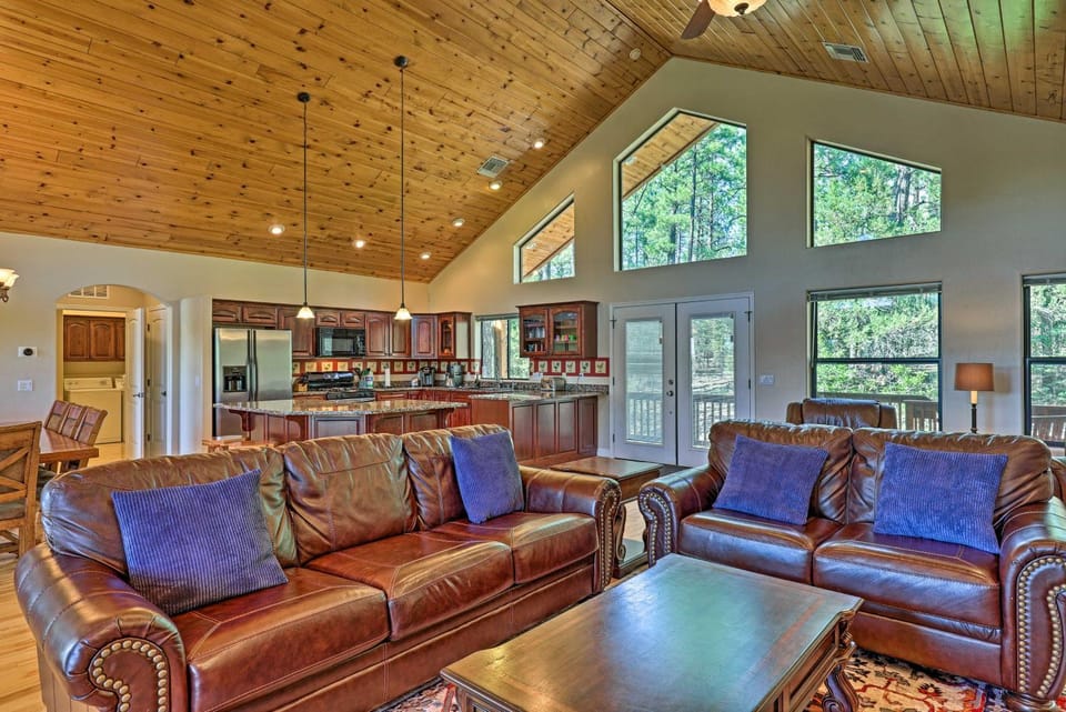 Serene Lakeside Cabin w/ Decks + Edler Lake Views! Cabin in Pinetop-Lakeside
