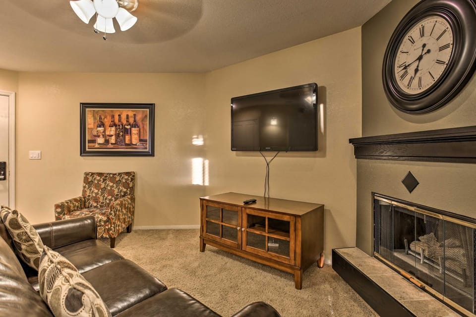 Greenwood Village Condo w/ Pool Access! House in Greenwood Village