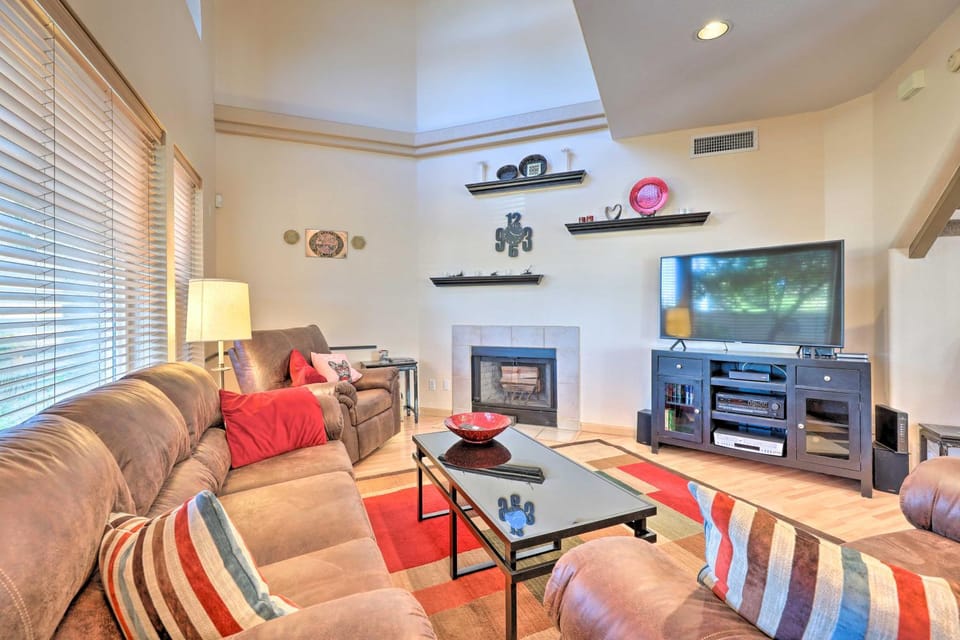 Resort-Style Gem w/ Pool Access: 10 Mi to Dtwn PHX House in Phoenix