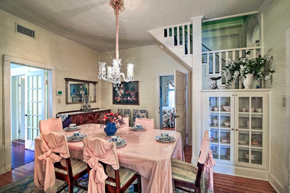 Walk to Main St Action! Spacious Historic Retreat House in Fredericksburg