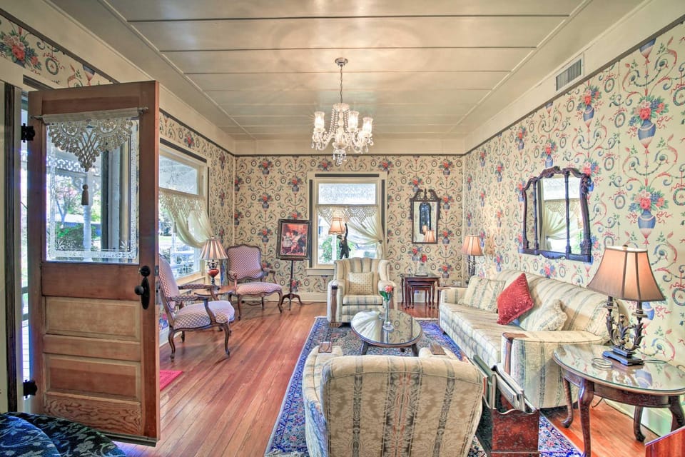 Walk to Main St Action! Spacious Historic Retreat House in Fredericksburg