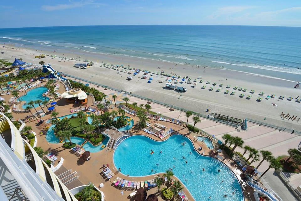 Property building, Beach, Evening entertainment, Pool view, Sea view, Swimming pool, sunbed