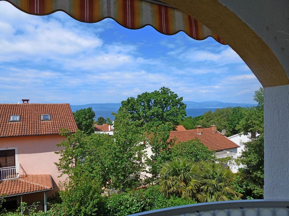 On site, Mountain view, Sea view