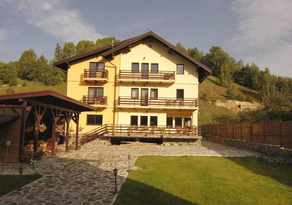 Property building, Day, Garden