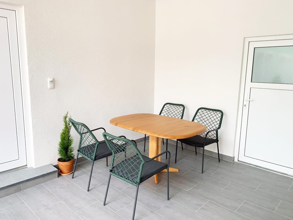 Patio, Balcony/Terrace, Seating area