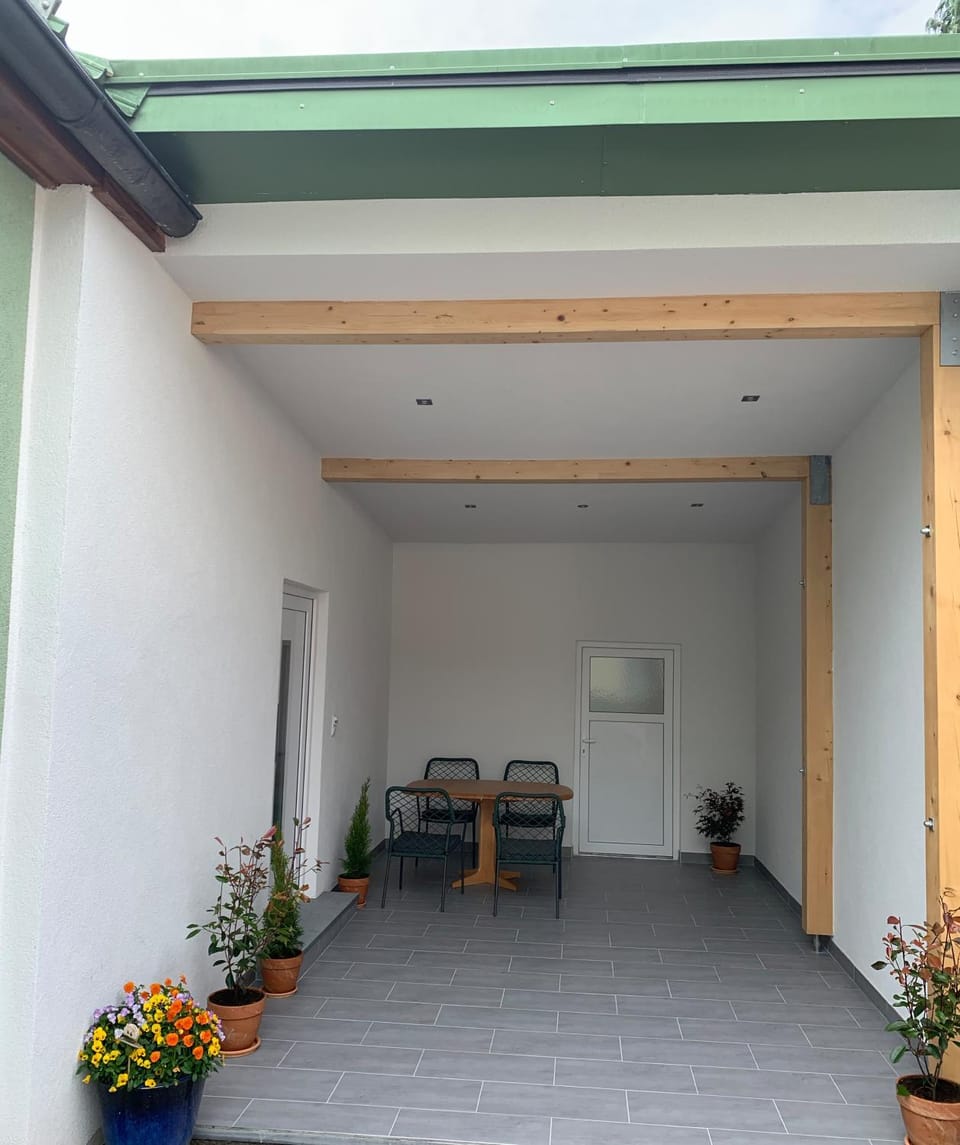 Facade/entrance, Garden, Balcony/Terrace, Area and facilities