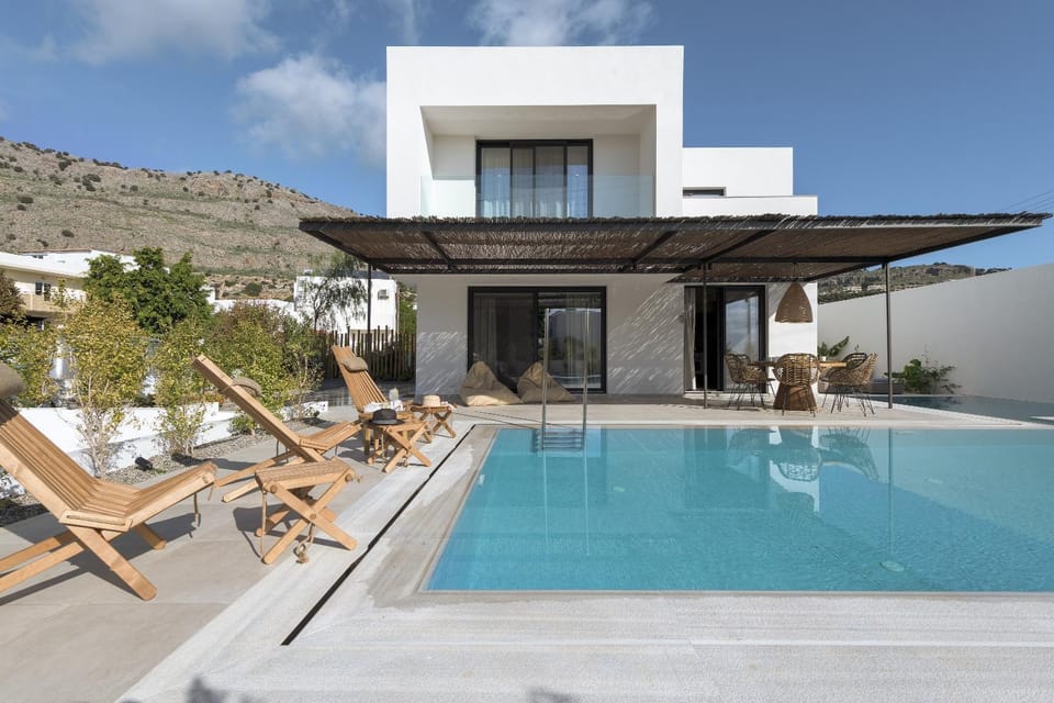 Property building, Swimming pool, Swimming pool